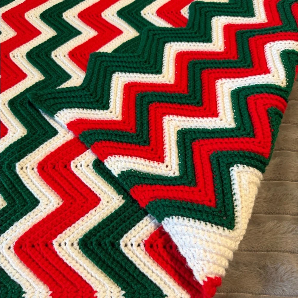 Holiday Zigzag Blanket - Red, Green, White